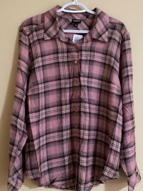 Torrid Elsa Pink Plaid Button Down Long Sleeve Top Soft Shirt - Size 1 (14/16)
